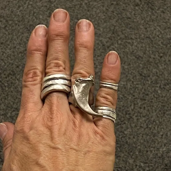 Sterling silver sand casted bear claw ring - Picture 3 of 14